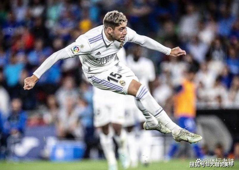 莫德里奇亲传弟子！维尼修斯无敌外脚背弹射破门，惊呆观众，太丝滑了